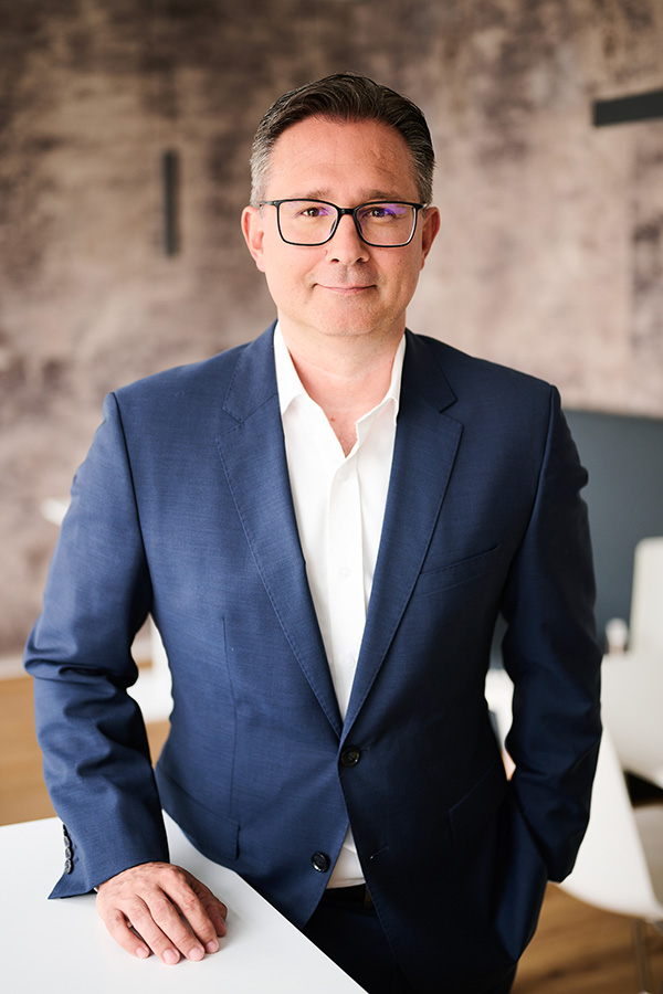 Peter Donal Bio Image